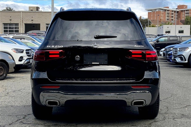 2025 Mercedes Benz GLB 250 4MATIC photo 3