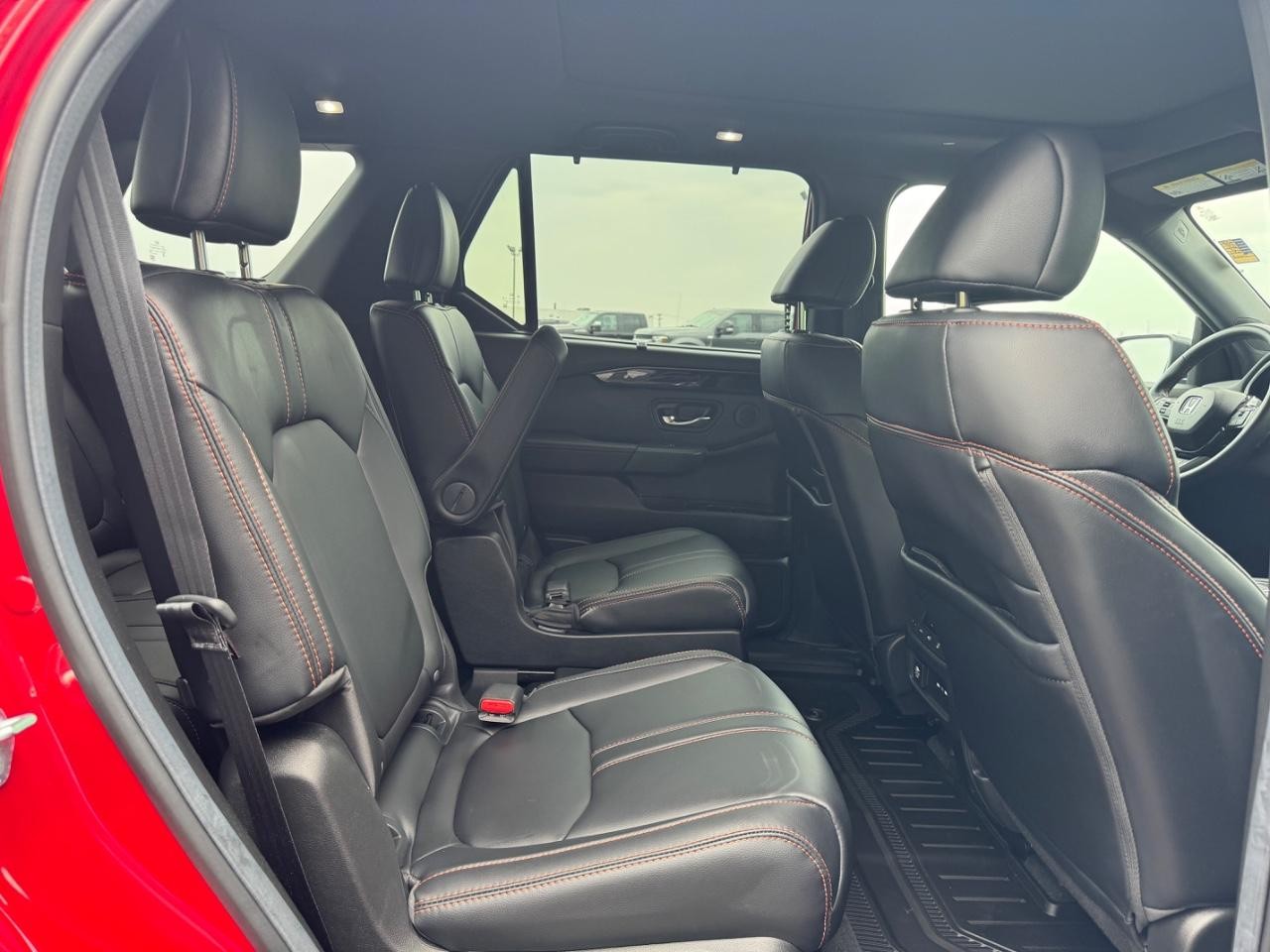 2025 Honda Pilot TrailSport photo 9