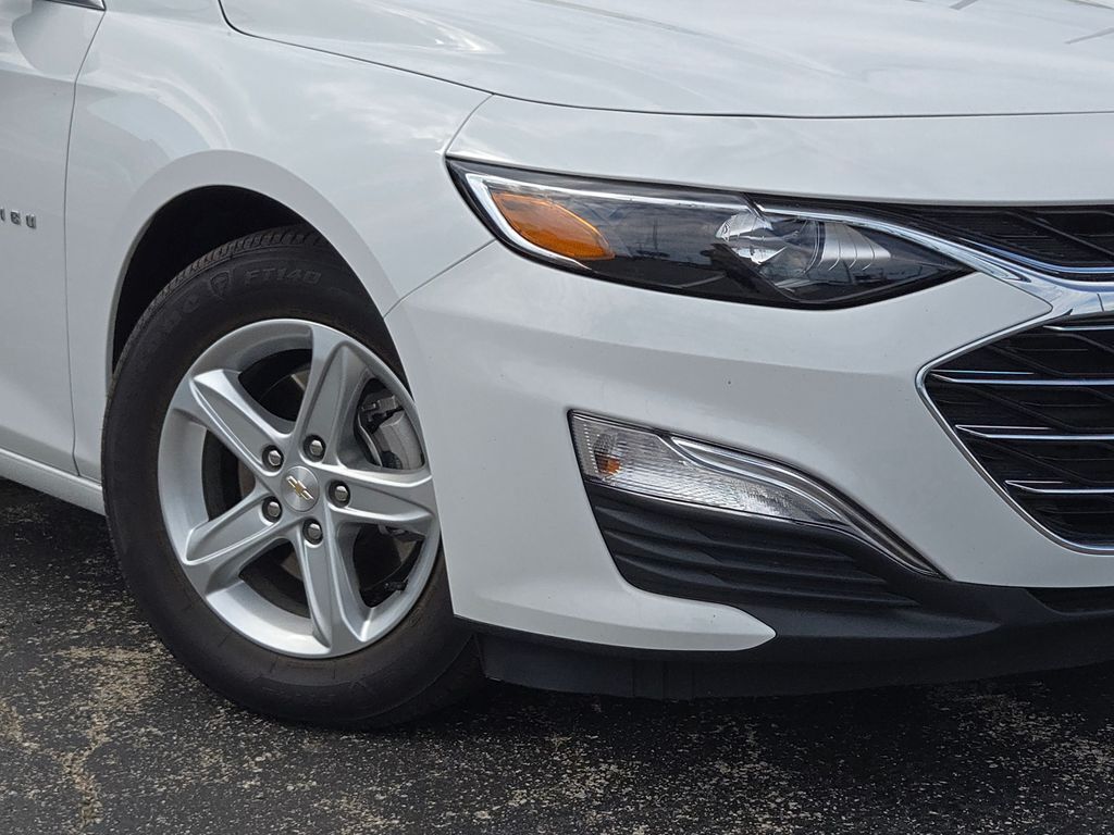 2025 Chevrolet Malibu LS photo 2