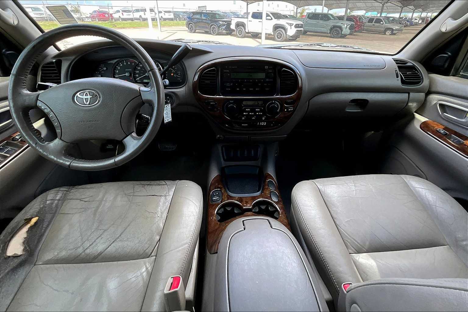 2005 Toyota Sequoia SR5 photo 14