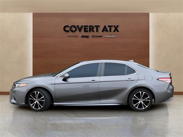 2020 Toyota Camry SE photo 2