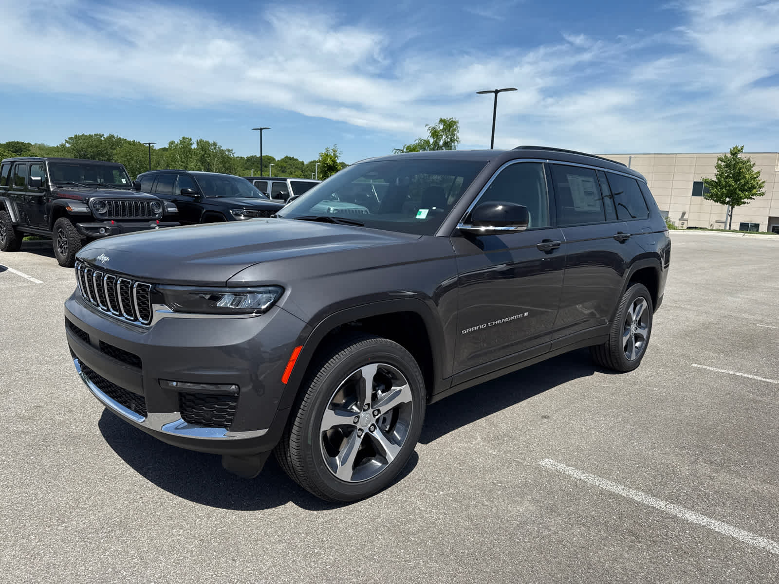 2025 Jeep Grand Cherokee Limited photo 4