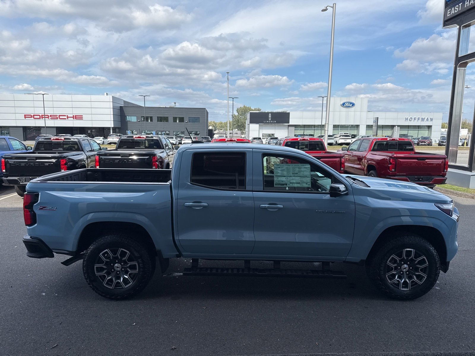 2025 Chevrolet Colorado Z71 photo 3