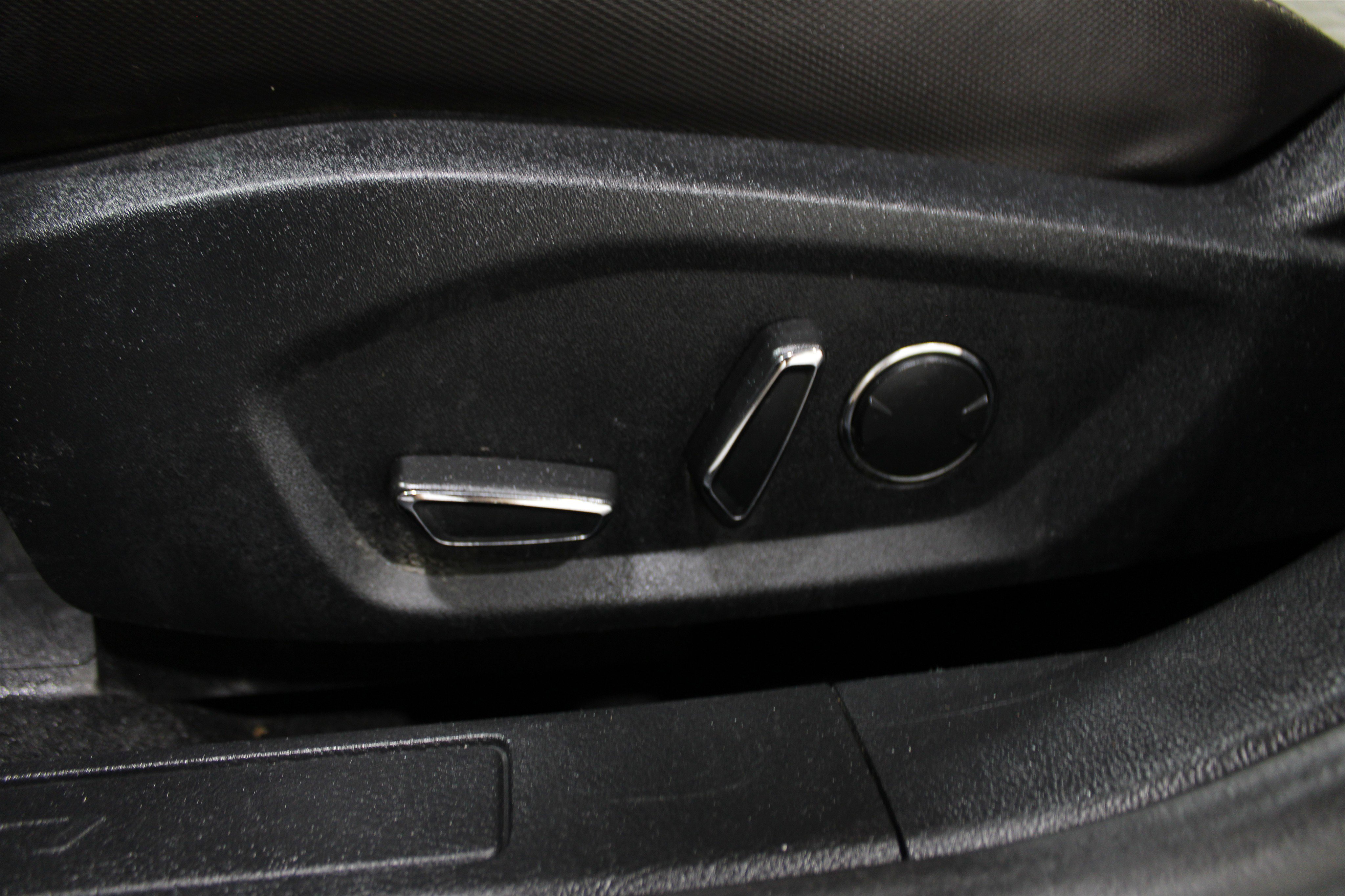 2020 Ford Fusion SE photo 4