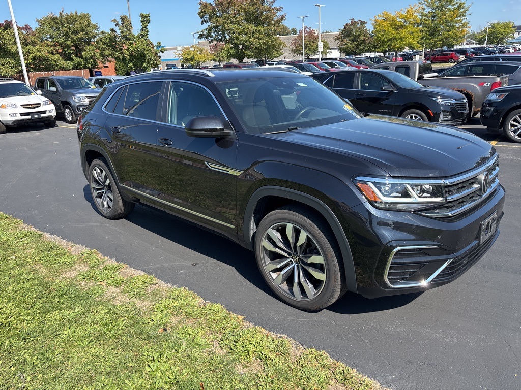 2021 Volkswagen Atlas Cross Sport V6 SEL R-Line photo 2