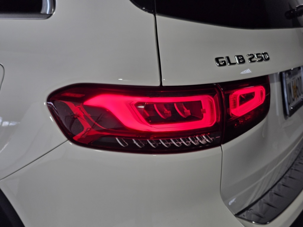 2020 Mercedes Benz GLB 250 photo 10
