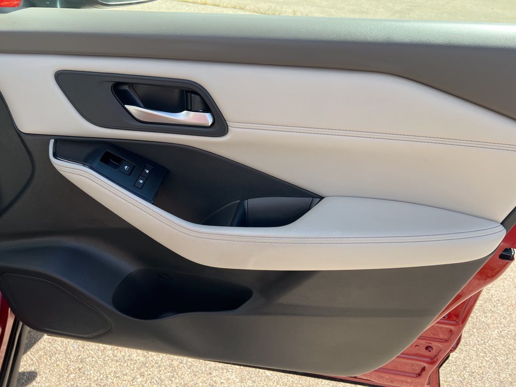 2023 Nissan Rogue SV photo 22