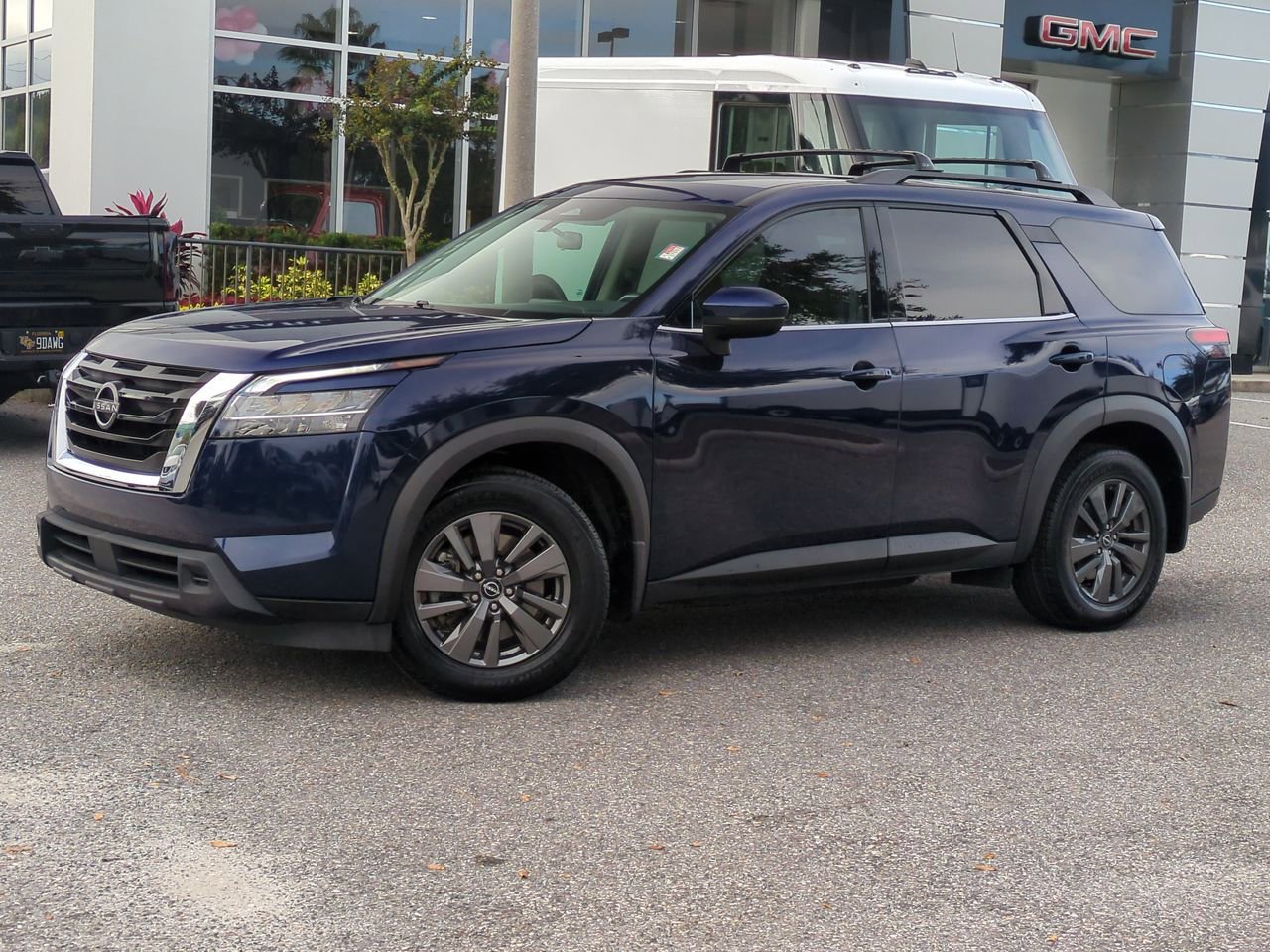 2022 Nissan Pathfinder SV's photo