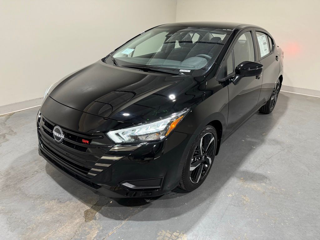 2025 Nissan Versa SR photo 3