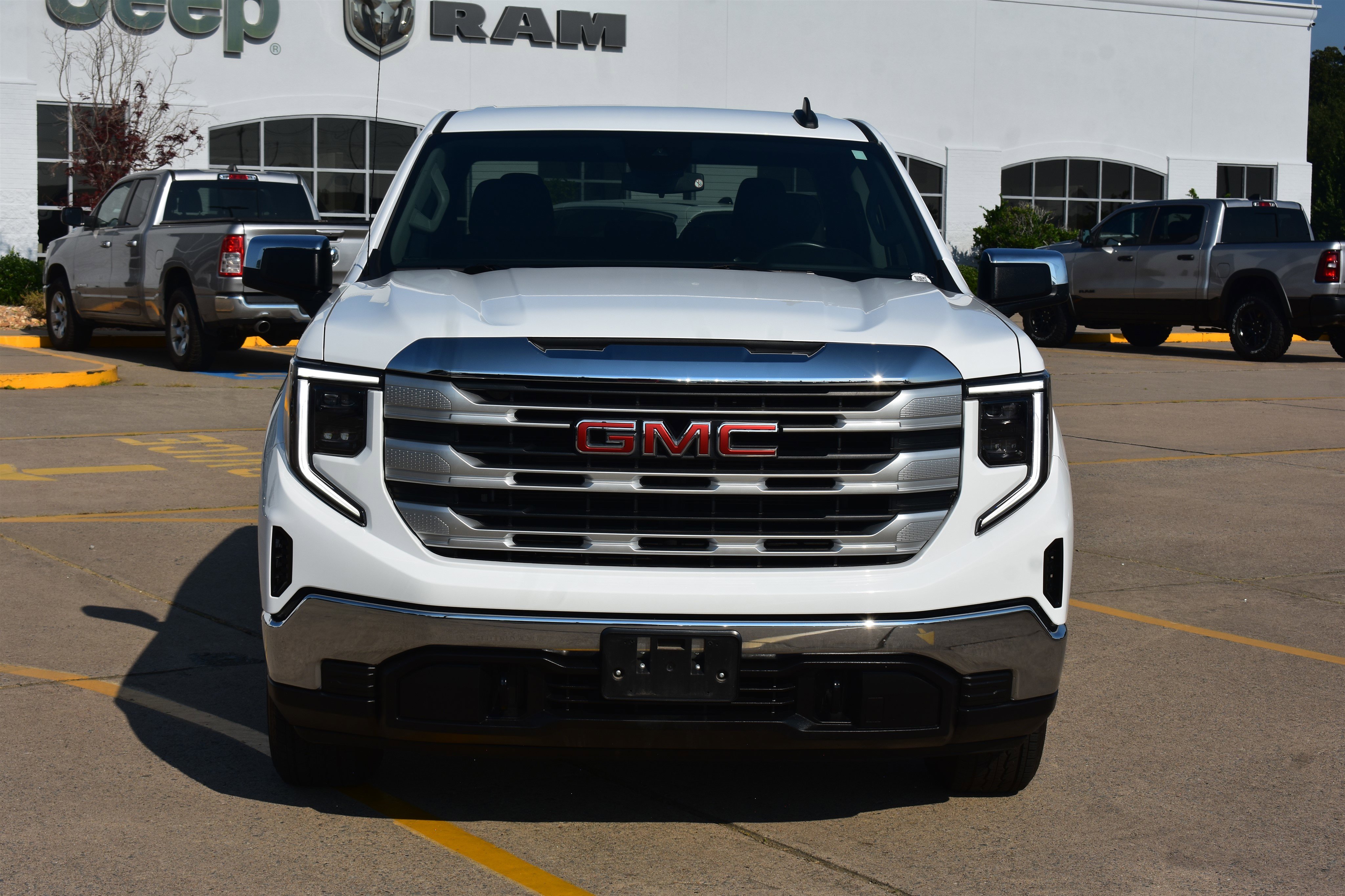 Used 2024 GMC Sierra 1500 SLE with VIN 1GTPUBEK8RZ163433 for sale in Little Rock