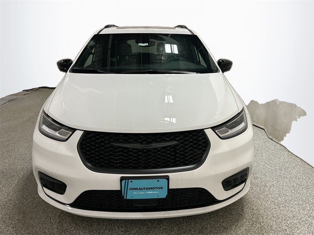 2024 Chrysler Pacifica Limited photo 2