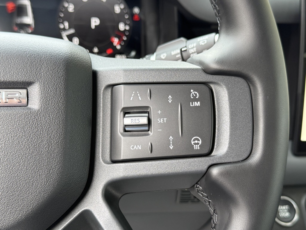 2025 Land Rover Defender 130 S photo 17