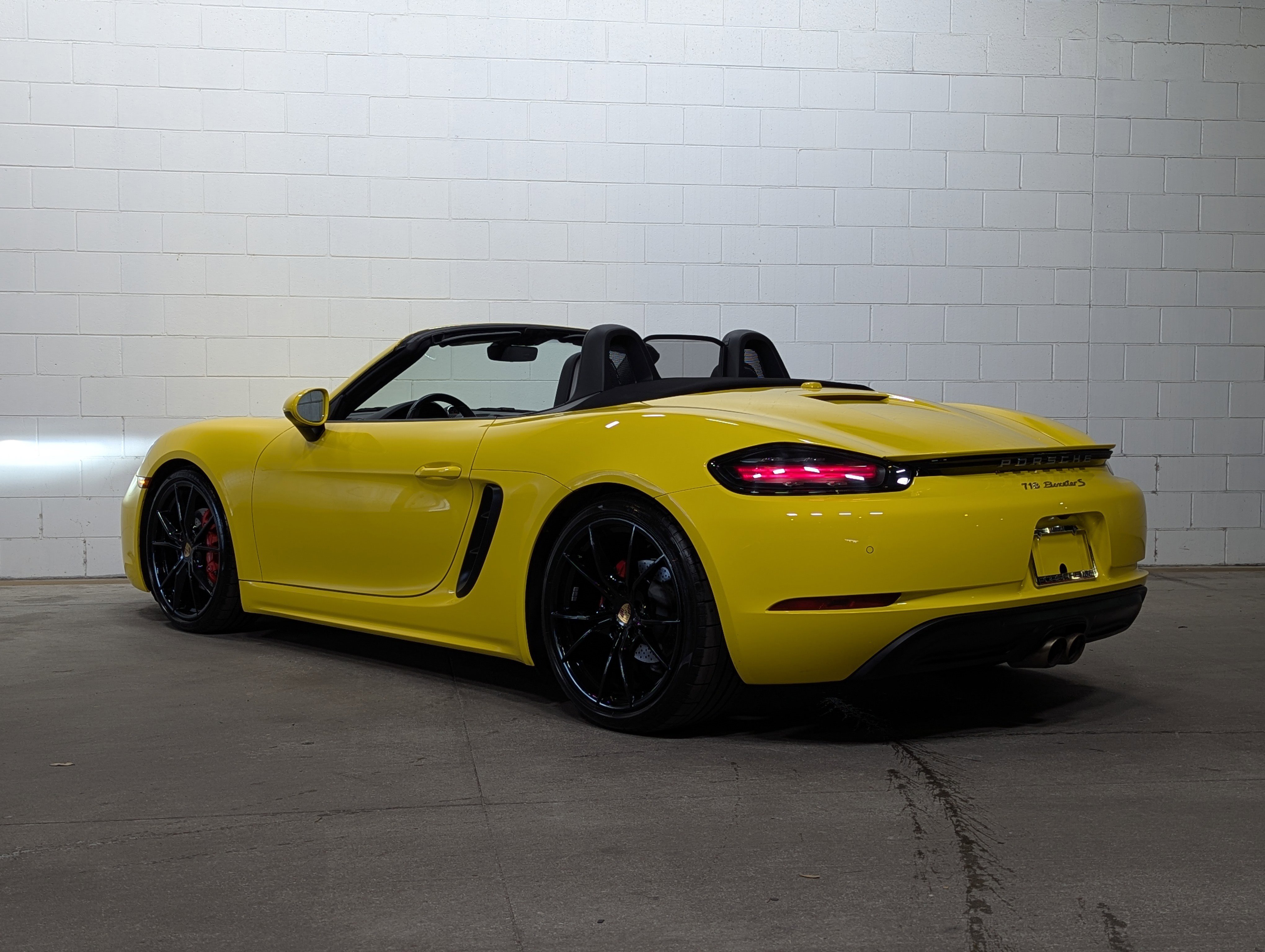2024 Porsche Boxster S photo 2