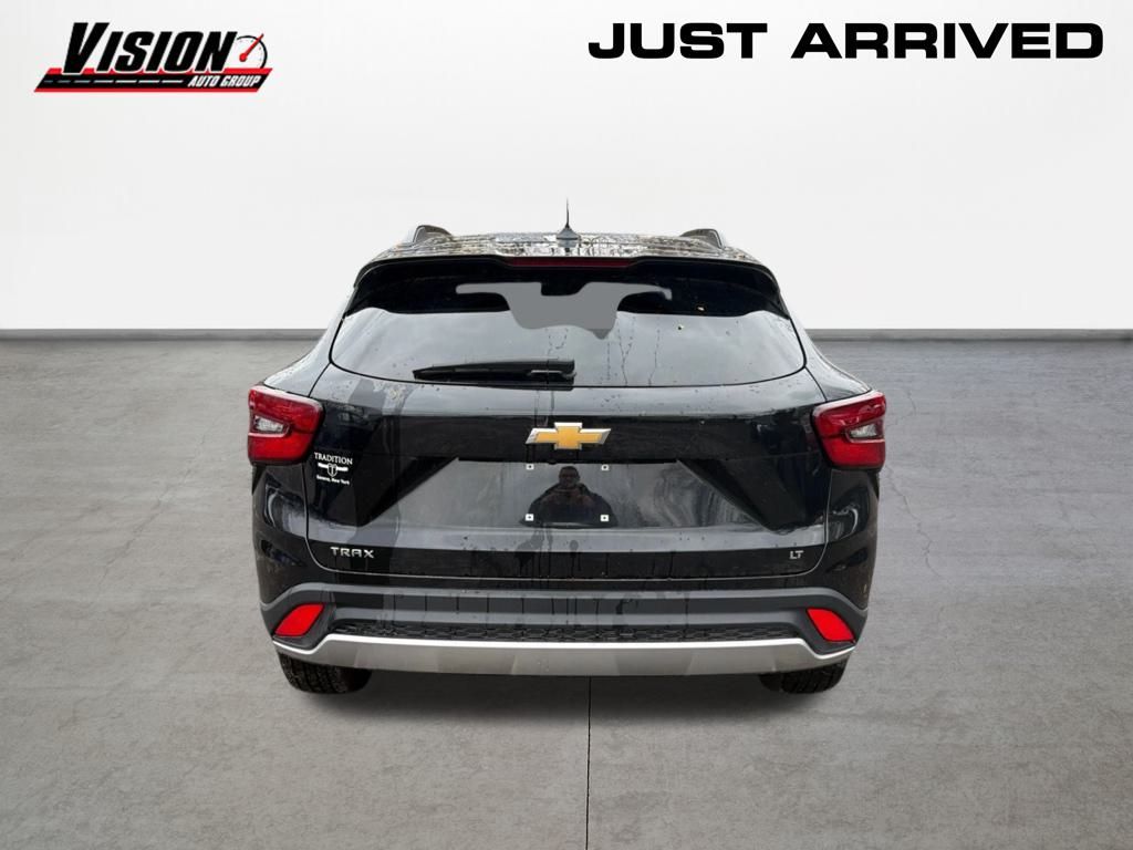 2024 Chevrolet Trax LT photo 4