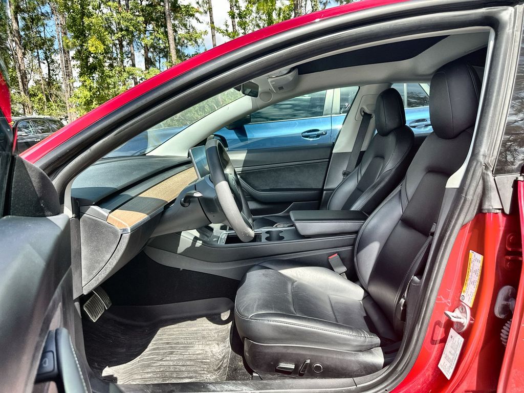 2021 Toyota RAV4 photo 2