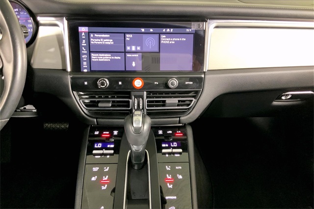 2023 Porsche Macan T photo 14