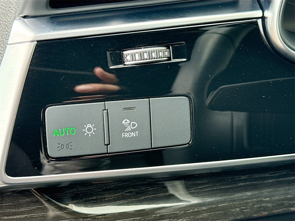2025 Audi Q8 55 Premium Plus photo 8