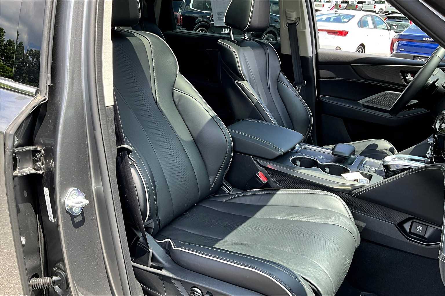2023 Acura MDX SH-AWD Advance photo 13