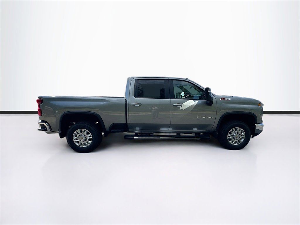 2025 Chevrolet Silverado 2500HD LT photo 4