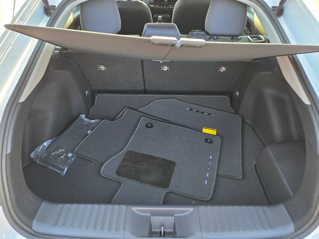 2024 Toyota Prius LE photo 13