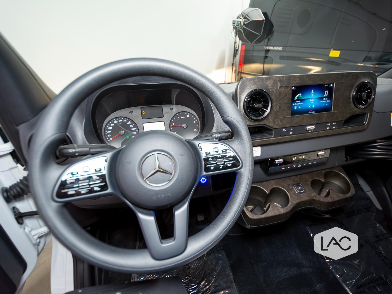2021 Mercedes Benz Sprinter Crew Van photo 12