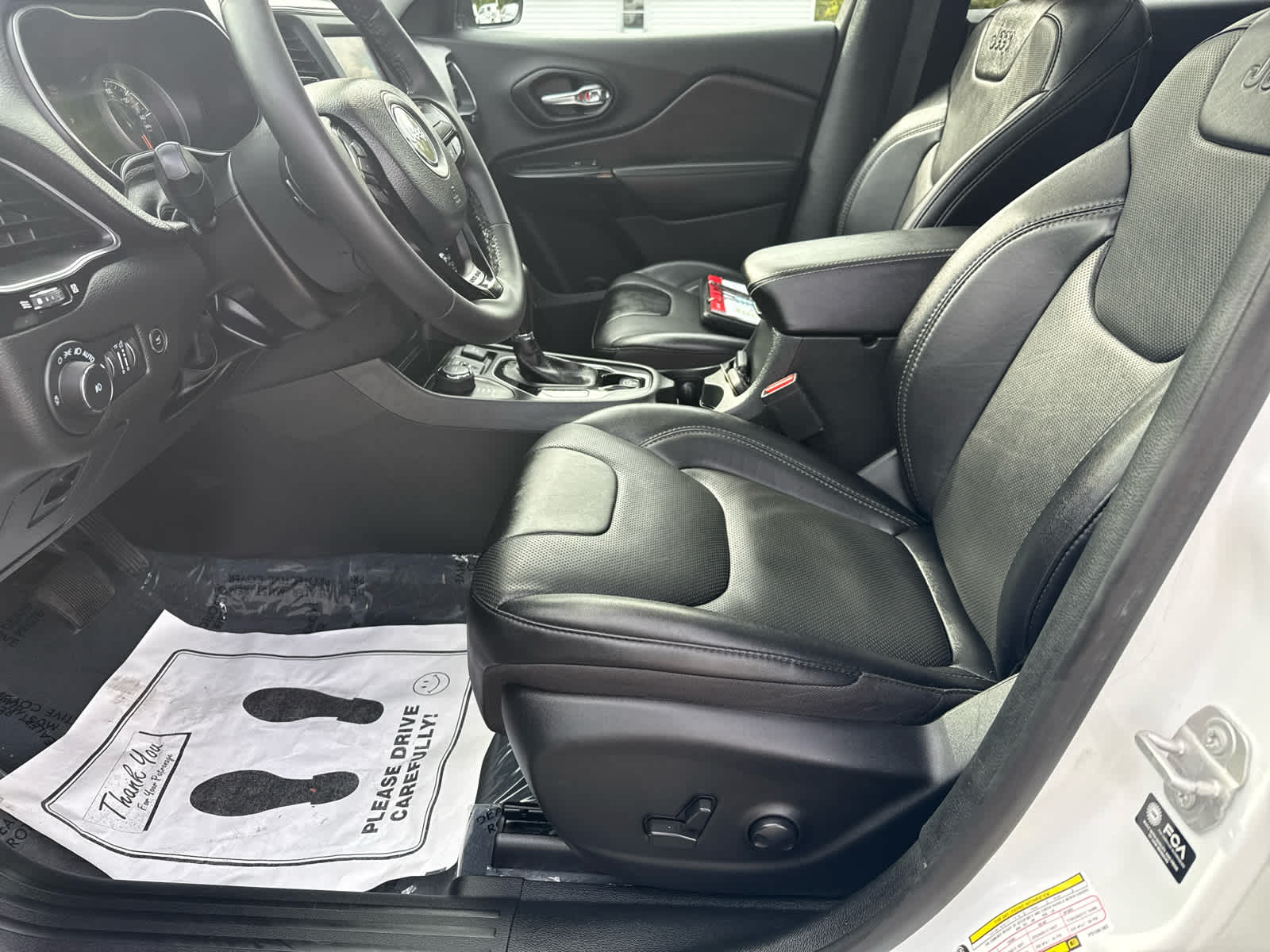 2023 Jeep Cherokee Altitude Lux photo 8