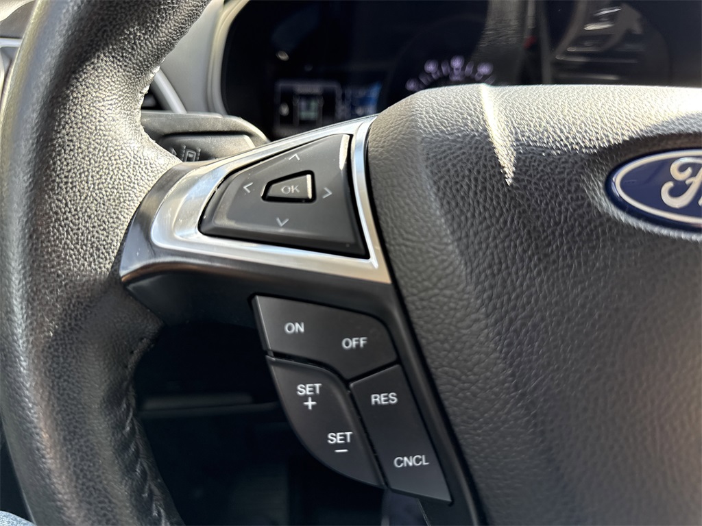 2022 Ford Edge SEL photo 19