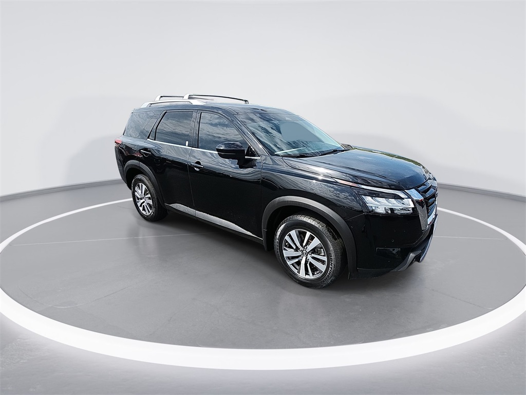 2022 Nissan Pathfinder SL photo 2