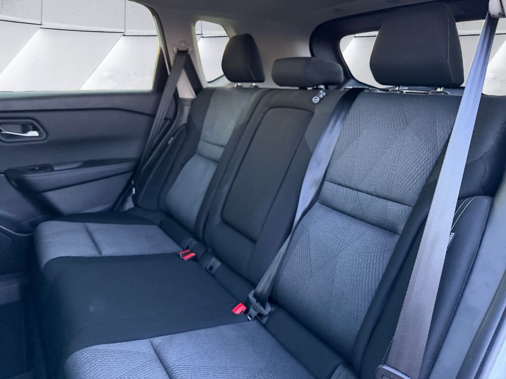 2024 Nissan Rogue SV photo 15