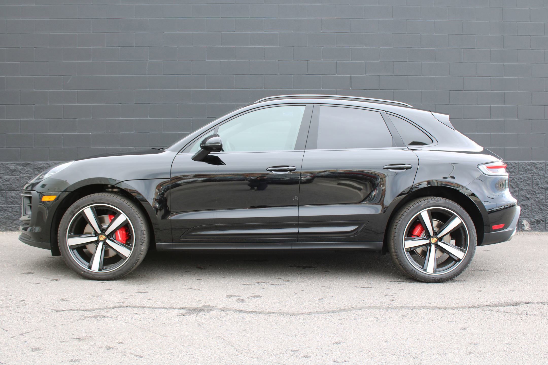 2026 Porsche Macan S photo 2
