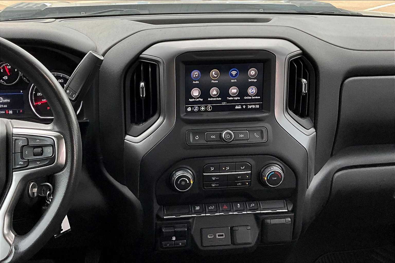 2022 Chevrolet Silverado 2500HD Custom photo 6
