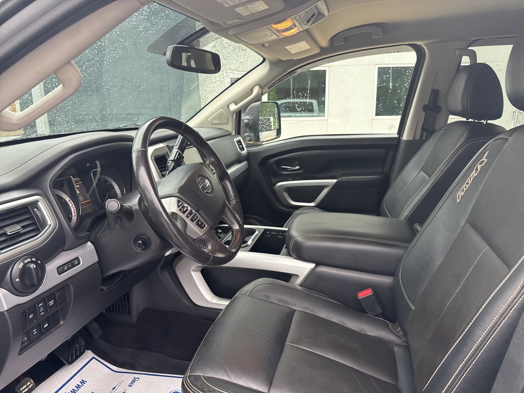 2019 Nissan Titan PRO-4X photo 2