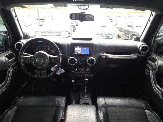 2012 Jeep Wrangler Unlimited Call of Duty: MW3 Edition photo 16