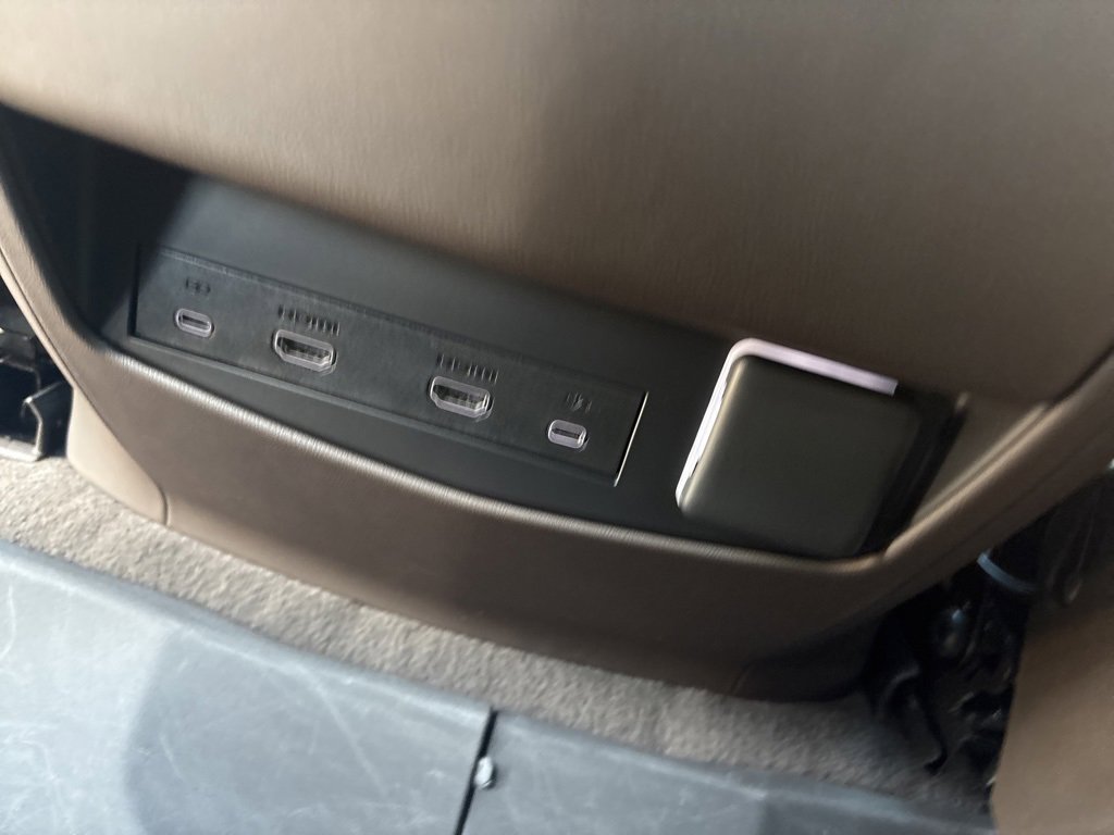 2025 Cadillac Escalade Premium Luxury photo 35