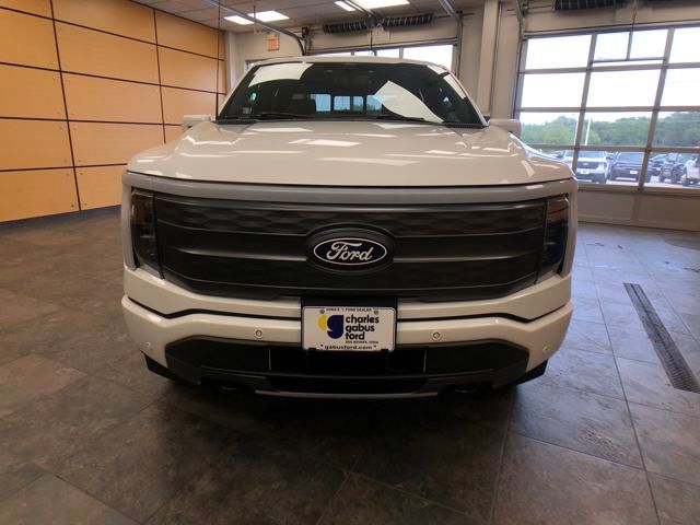 2025 Ford F-150 Lightning Lariat photo 3