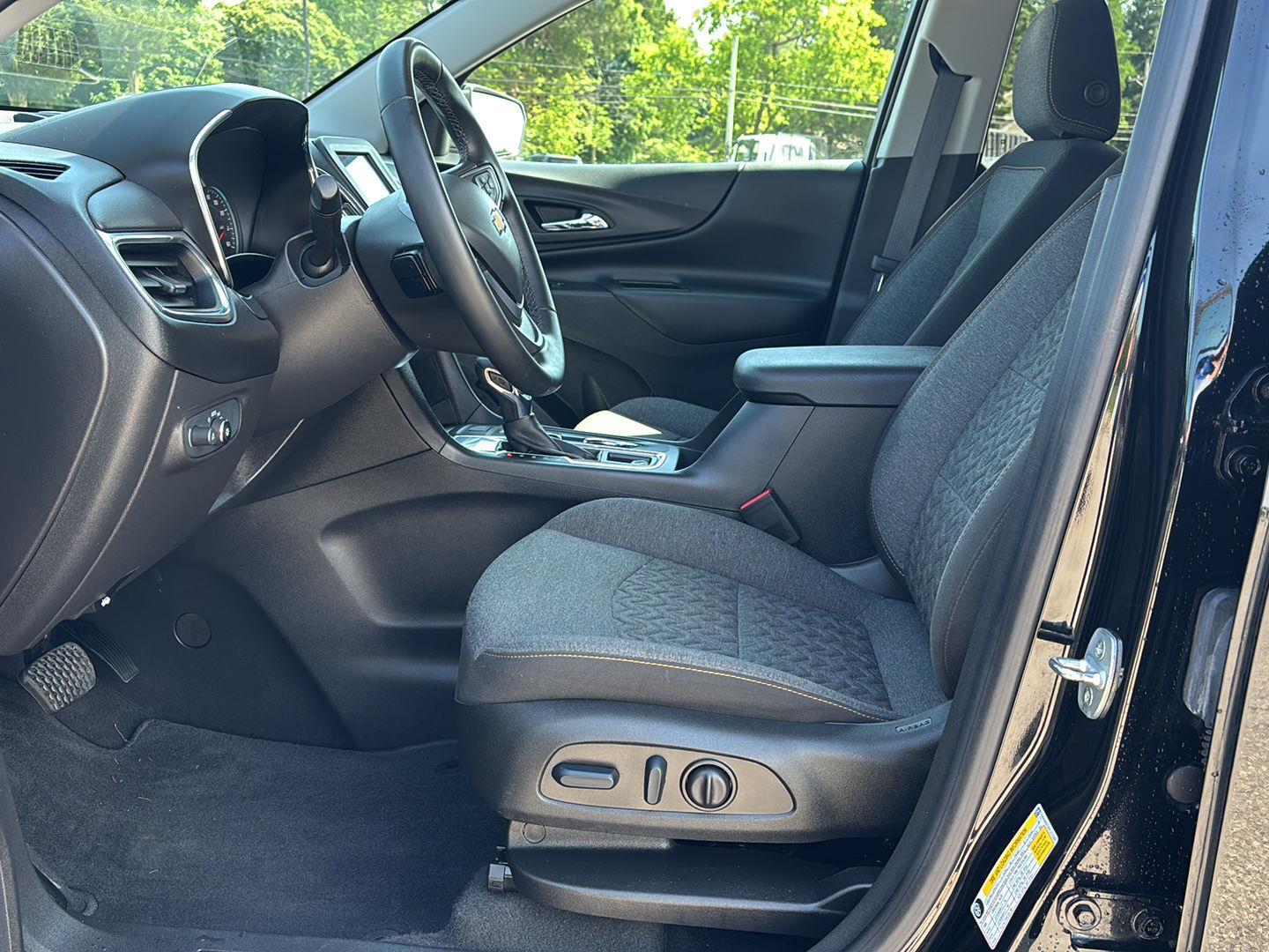 2023 Chevrolet Equinox LT photo 8