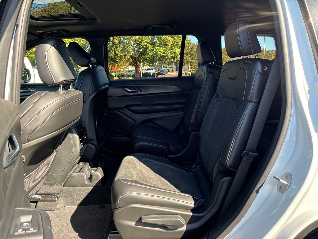 2025 Jeep Grand Cherokee Altitude X photo 24