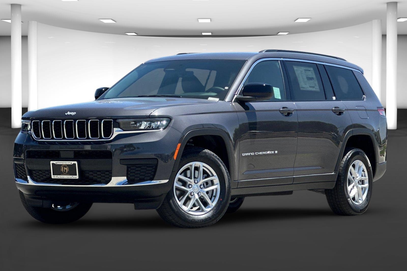 2025 Jeep Grand Cherokee Laredo photo 2