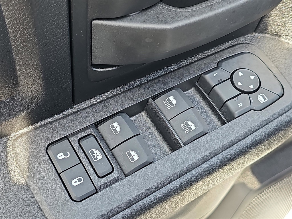 2025 Ram 2500 Tradesman photo 3