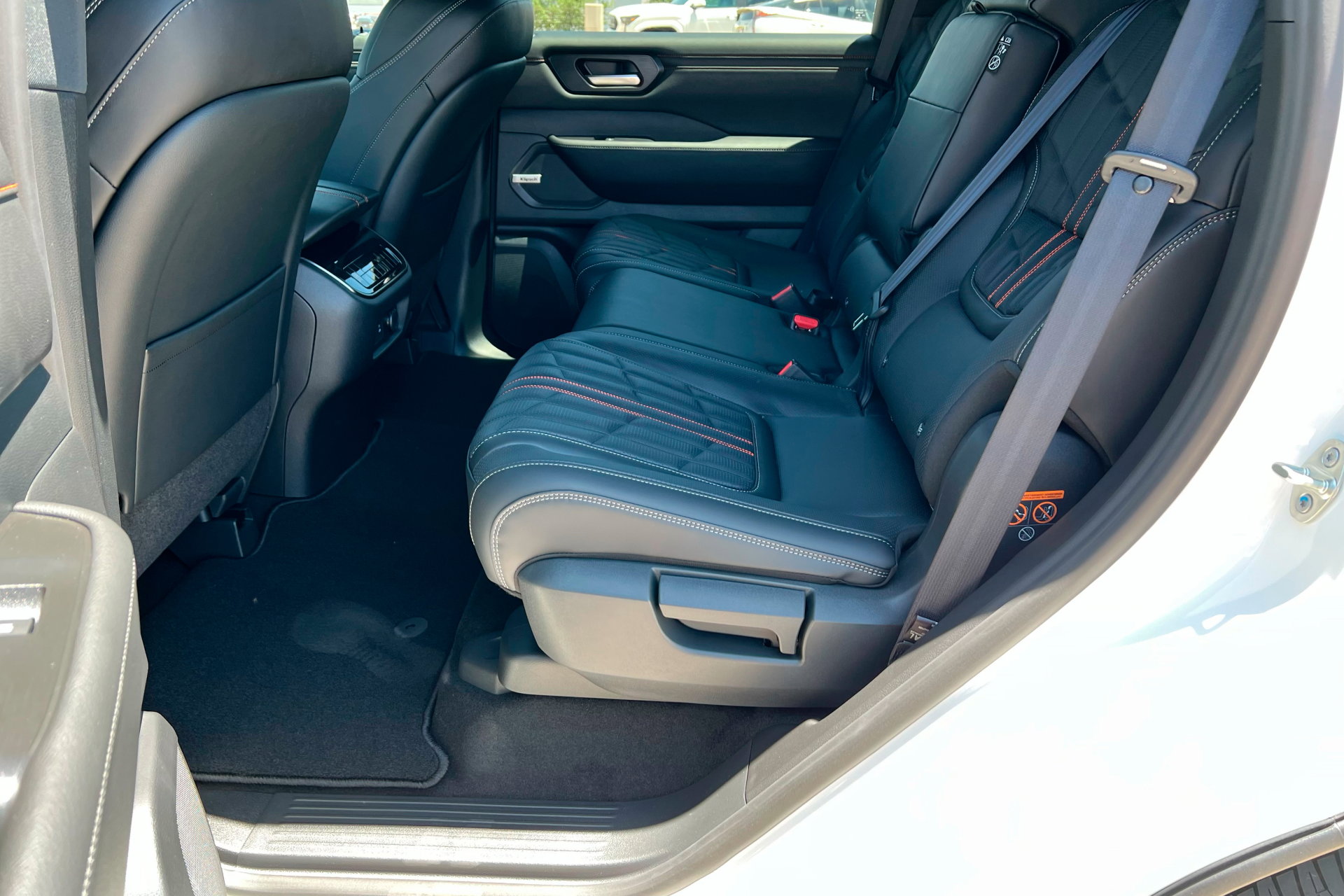 2025 Nissan Armada photo 21