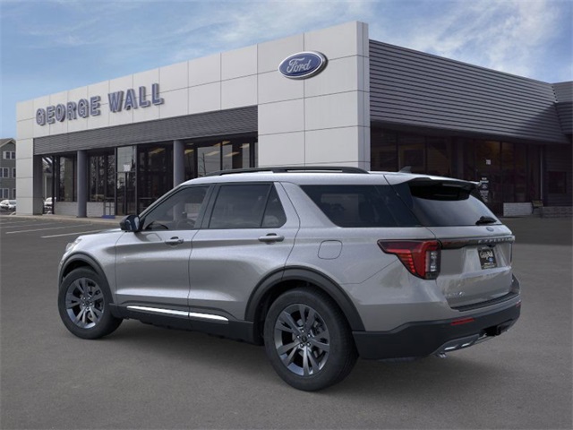 2025 Ford Explorer photo 2