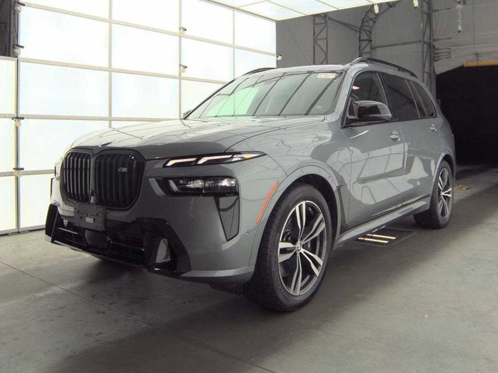 2025 BMW X7 M60i's photo