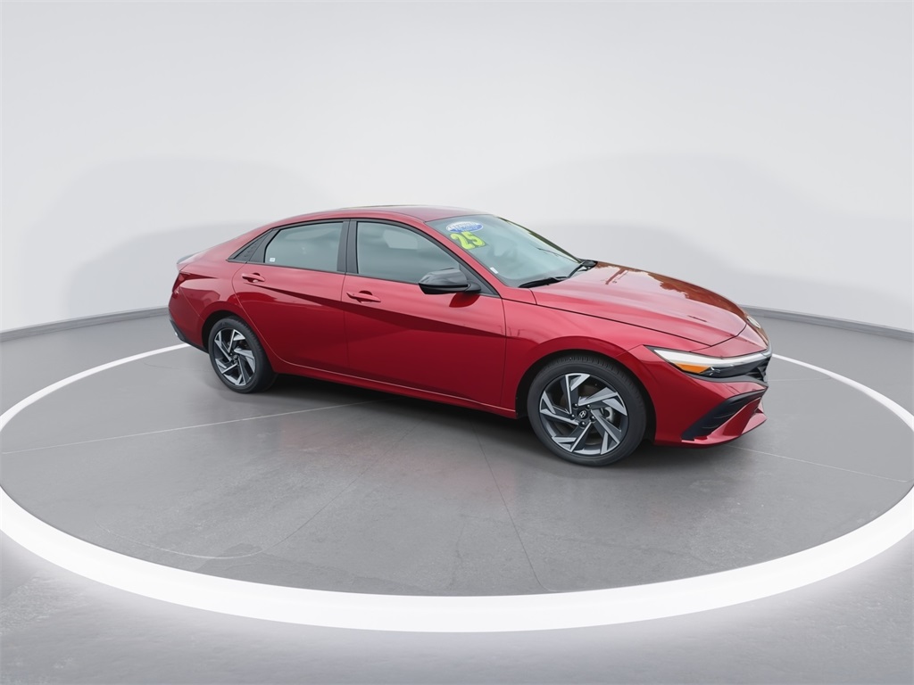 2025 Hyundai Elantra SEL Sport photo 2