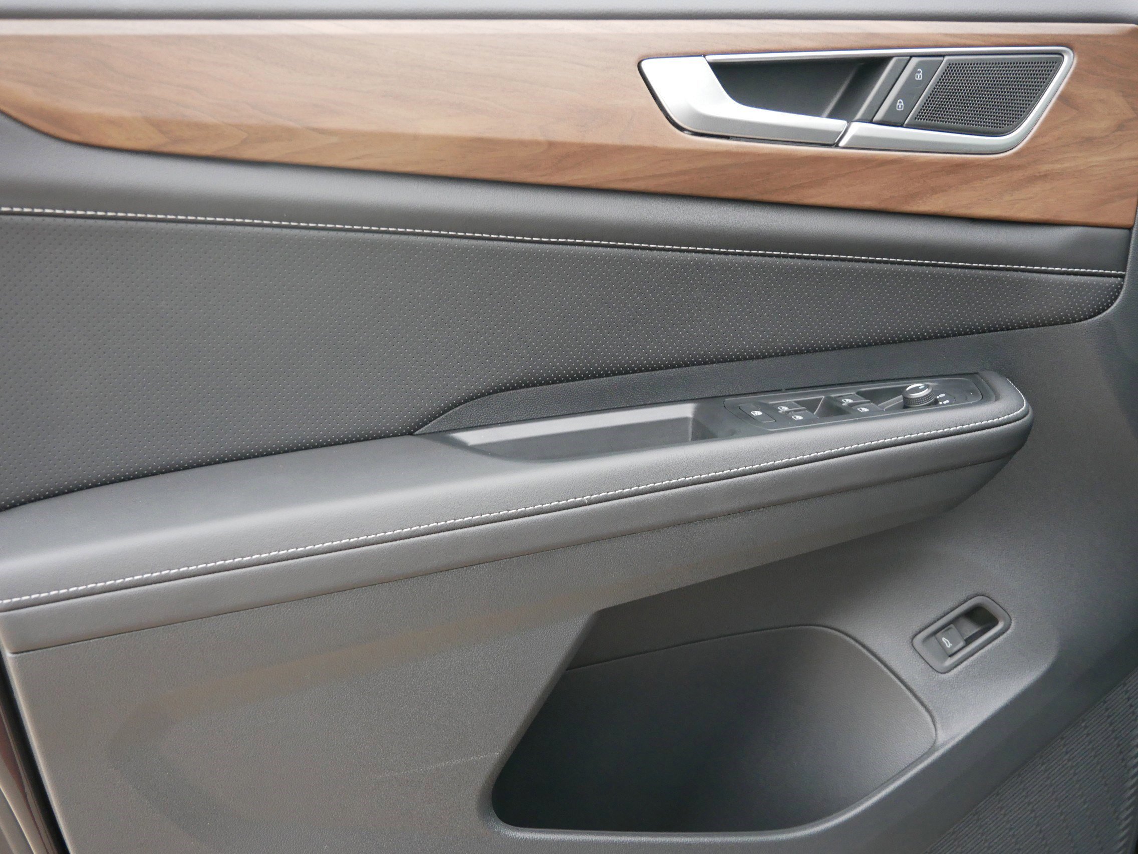 2026 Volkswagen Atlas SE Technology photo 4