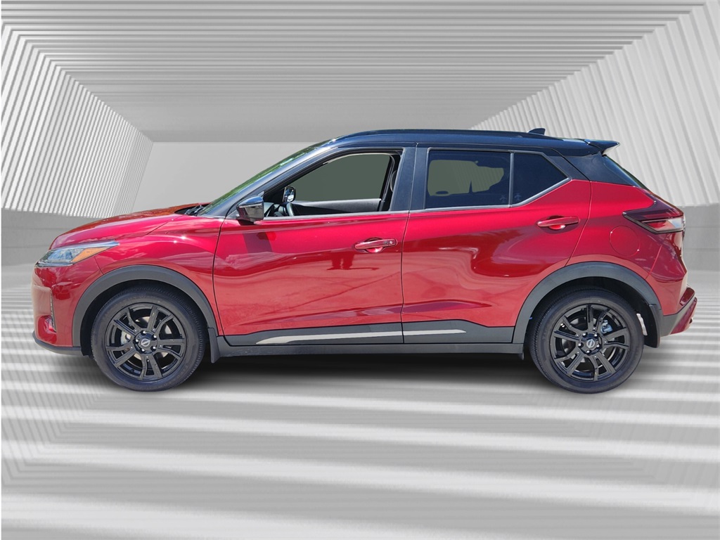 2023 Nissan Kicks SR photo 3