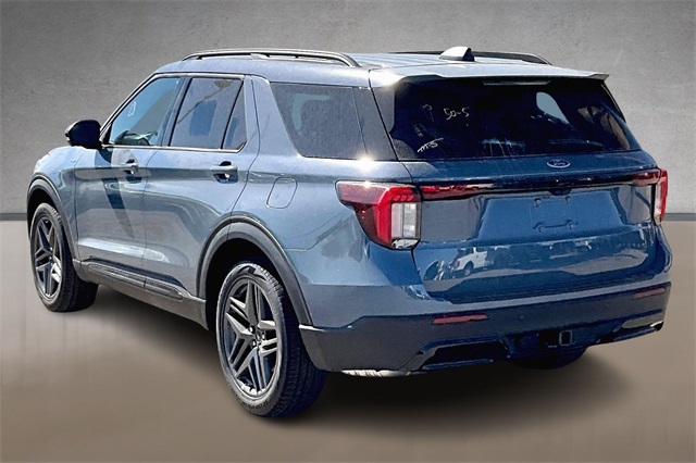 2025 Ford Explorer ST-Line photo 2