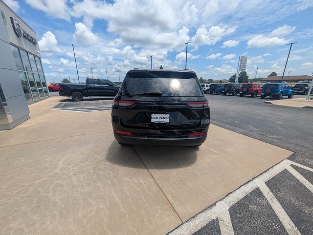 2025 Jeep Grand Cherokee Limited photo 4