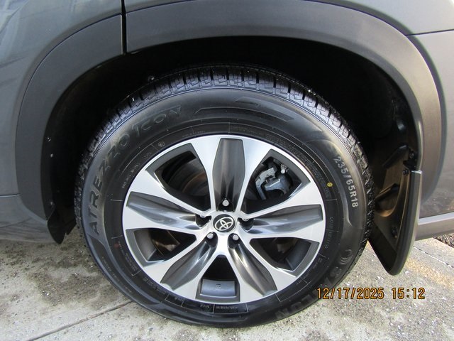 Image of Pre-Owned 2022 Toyota Highlander XLE 4D Sport Utility AWD