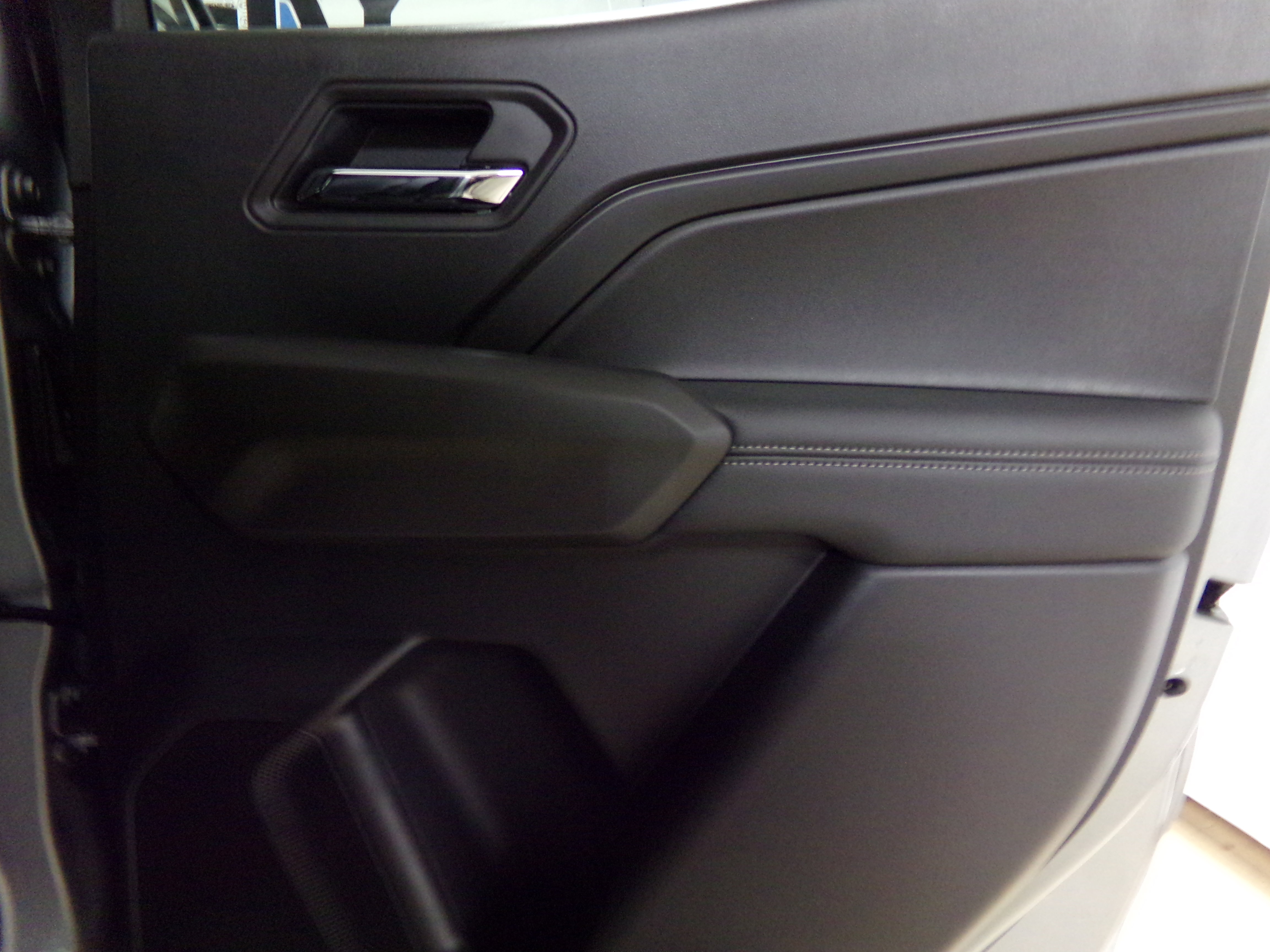 2025 Chevrolet Colorado Work Truck LT photo 8