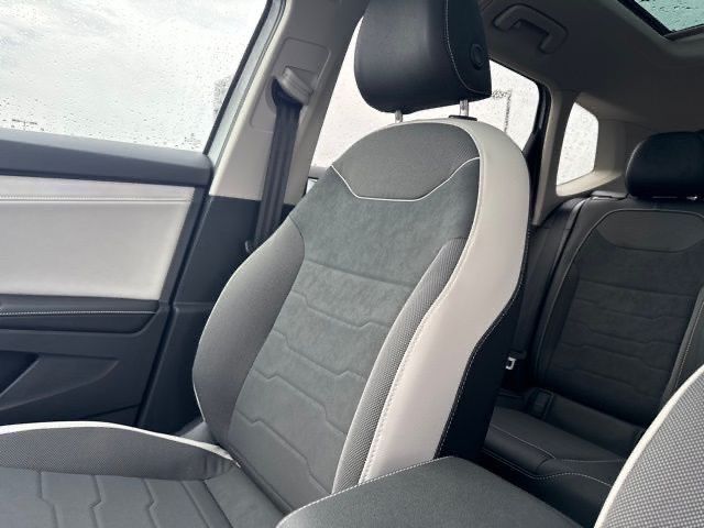 2025 Volkswagen Taos SE photo 10